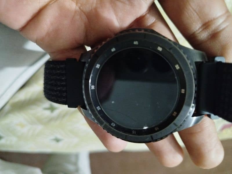 Samsung Gear s3 with original charger 2