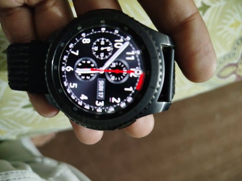 Samsung Gear s3 with original charger 3