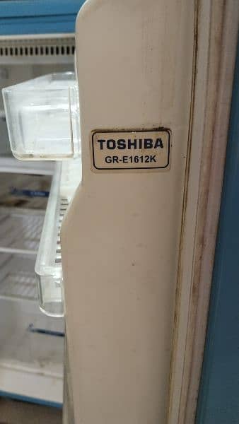 Toshiba Small Refrigerator I Model GR-E1612K 2