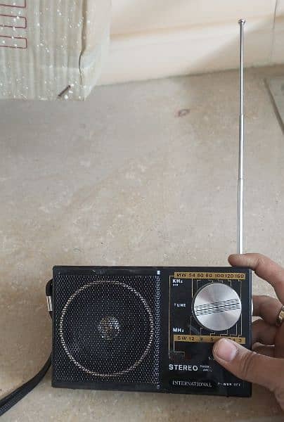 radio antique item. . ok condition ha. . . price negotiable hojaye gi 1