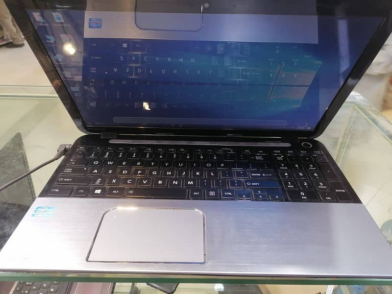 Toshiba core i7 3rd gen, 8 gb ram, mq processor, 8 CPUs 0