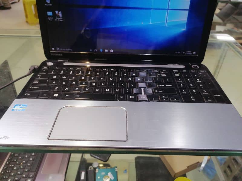 Toshiba core i7 3rd gen, 8 gb ram, mq processor, 8 CPUs 3