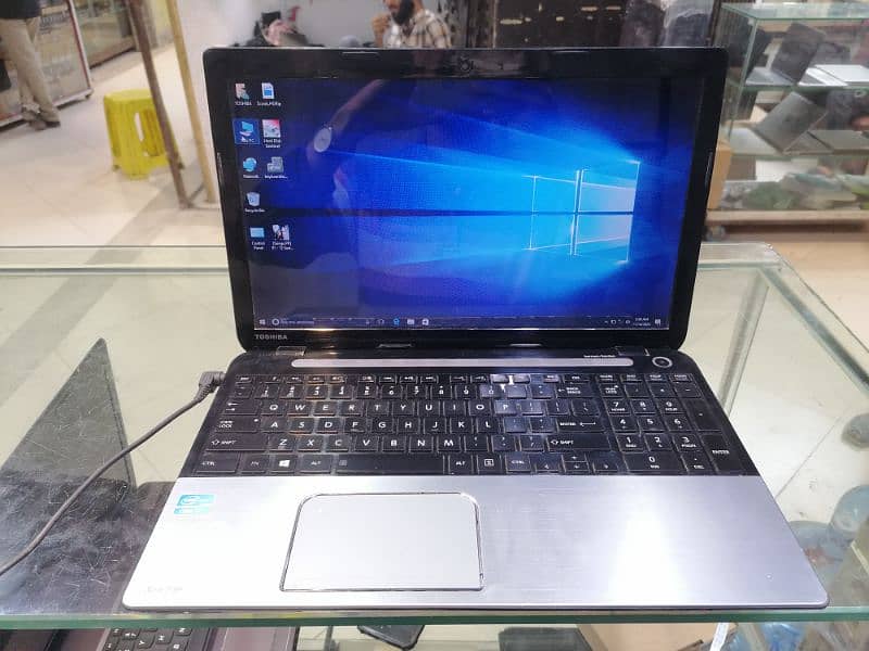 Toshiba core i7 3rd gen, 8 gb ram, mq processor, 8 CPUs 4