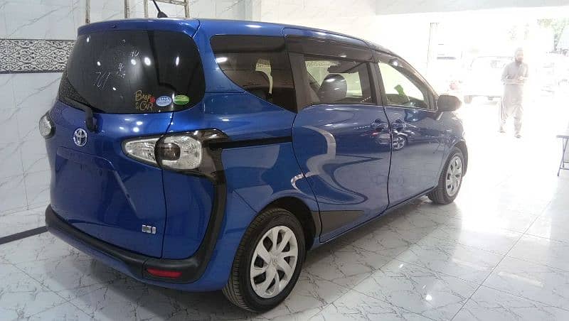 Toyota Sienta X Fan Base (7 Seater) 3