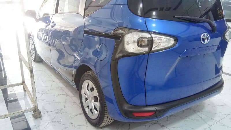 Toyota Sienta X Fan Base (7 Seater) 4