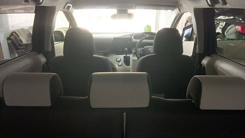 Toyota Sienta X Fan Base (7 Seater) 7