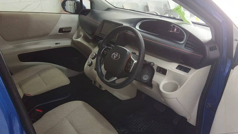 Toyota Sienta X Fan Base (7 Seater) 9