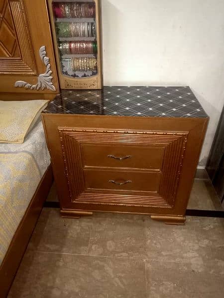 Bed urgent sale in lahore 4