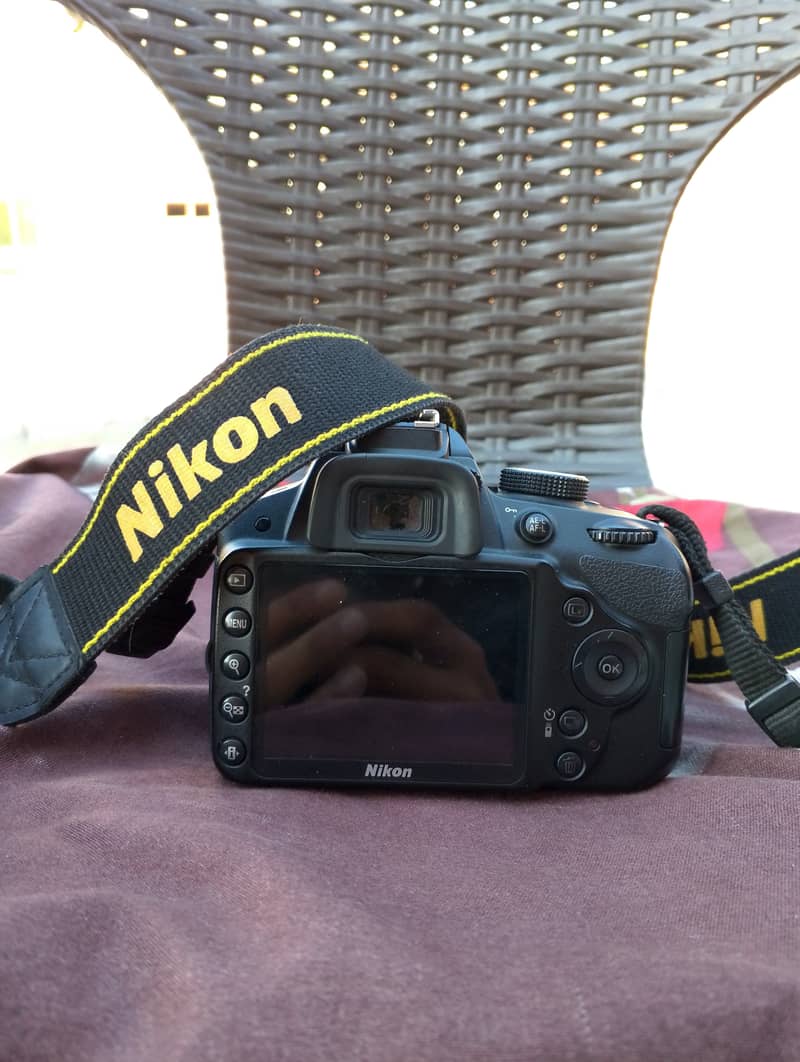 Nikon D3200 first hand use with orignal accessories 8