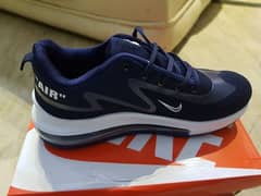 brand new Nike shoes 0