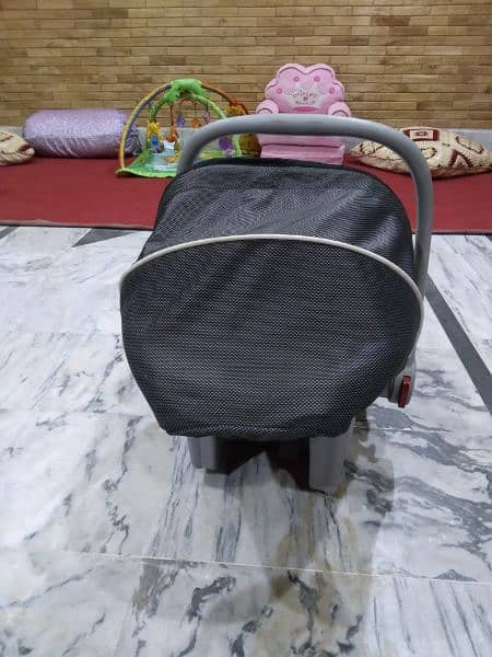 car seat+ baby rocker+ carry cot 2