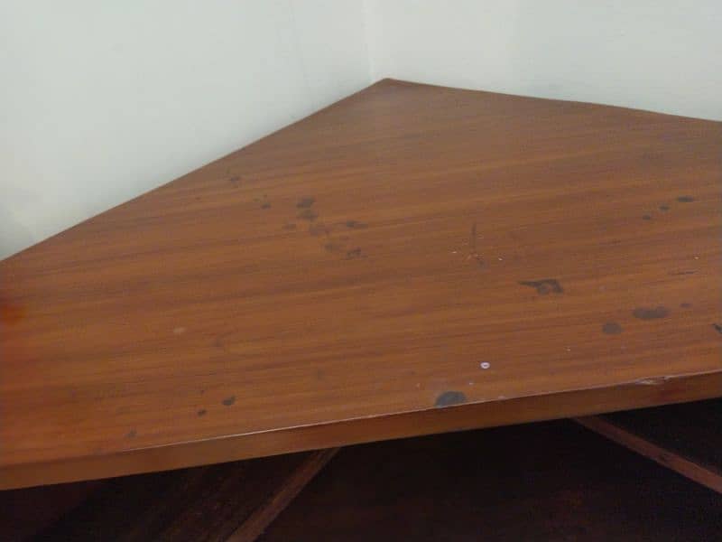corner  triangular storage table 9