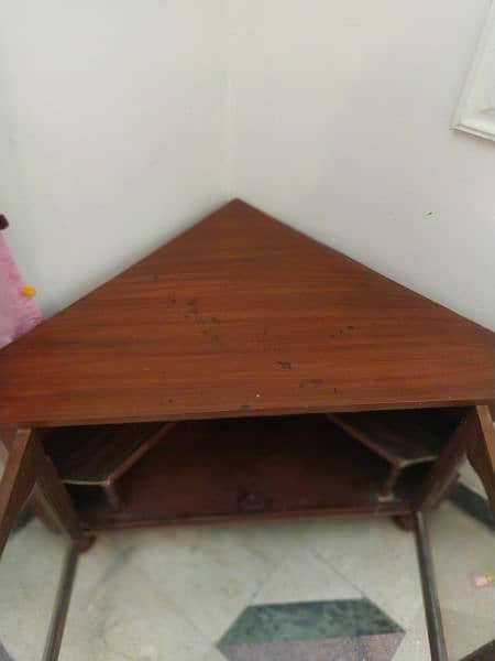 corner  triangular storage table 10
