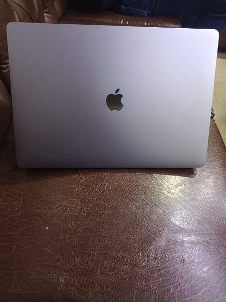 MacBook pro 2019 16 inch 1