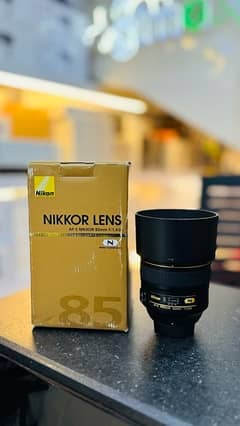 Nikon 85mm 1.4G slightly used box complete