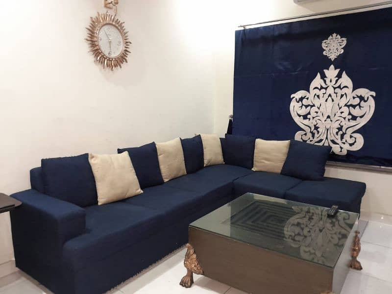 shaped Sofa set  in good condition 1