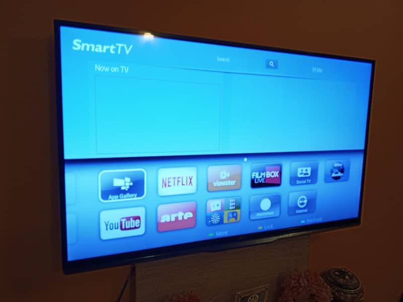 5000 series 3D Ultra Slim Smart LED TV 42PFL5008D/98 1