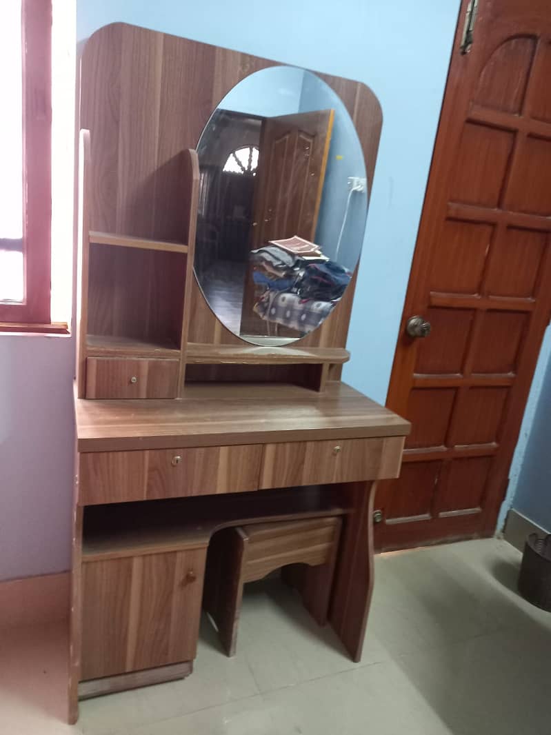 Dressing table and sitting stool 2
