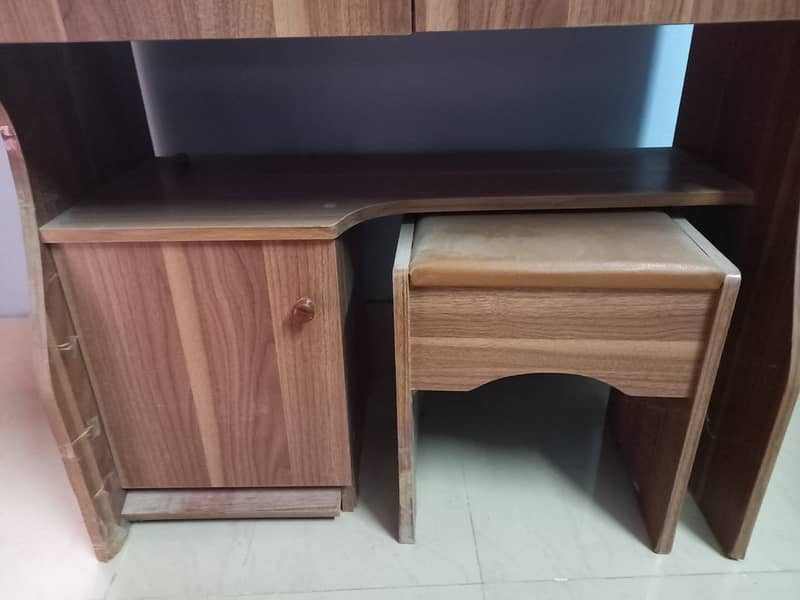 Dressing table and sitting stool 3