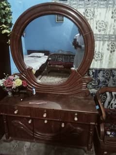 wooden dressing table in good condition. 0