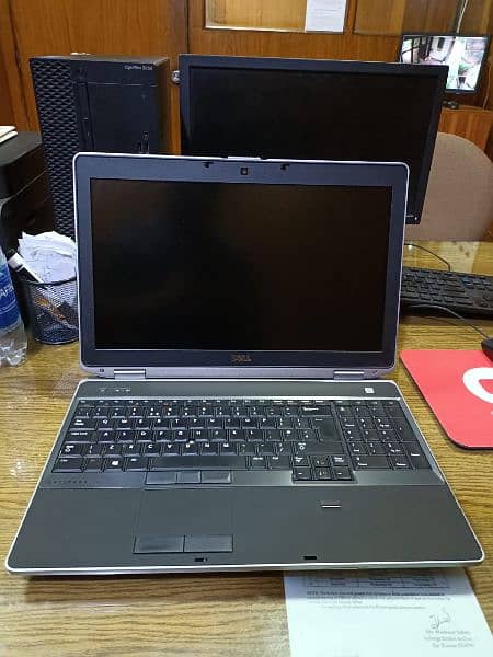 DELL Latitude E6530 Laptop with Wireless Mouse & Bag 1