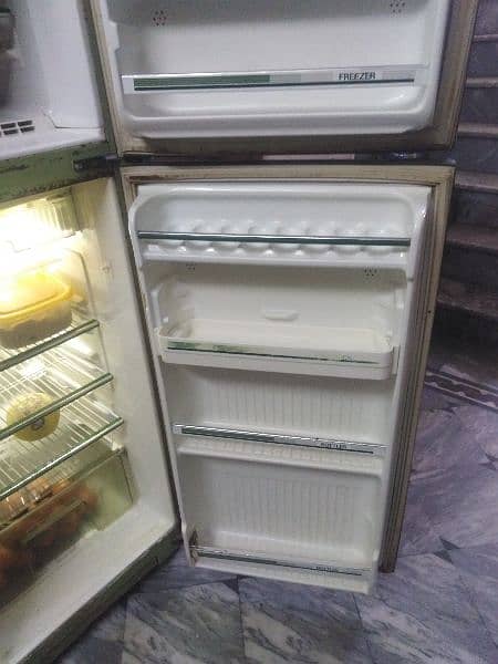 National Japanese No Frost Refrigerator. 4