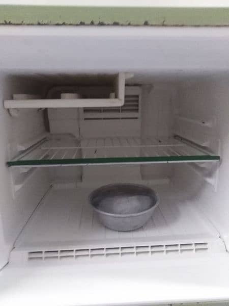 National Japanese No Frost Refrigerator. 6