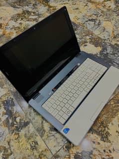 Olivetti brand laptop bahir sa mangwaya tha 1st hand use 10/10