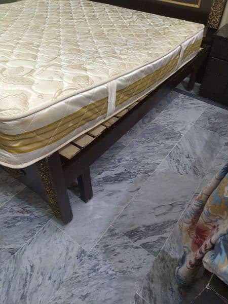 Queen size bed with mattress and a single bed 7