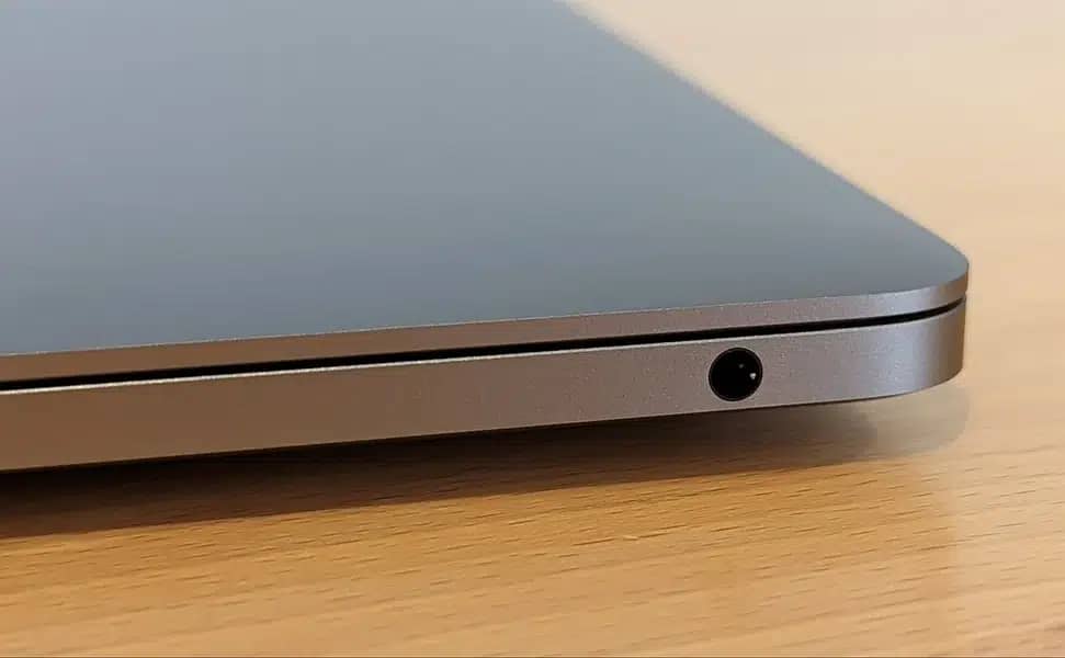 MacBook Pro 2022, M2 Chip,  Space Grey, (08Gb/256Gb) 13.3” 4