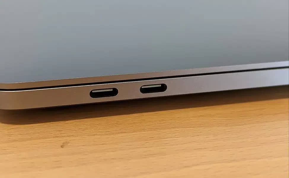 MacBook Pro 2022, M2 Chip,  Space Grey, (08Gb/256Gb) 13.3” 7