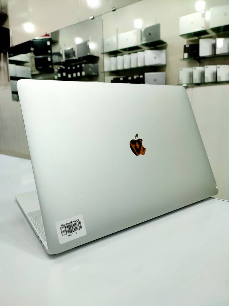 MacBook Pro 2017 15" Core i7 16\512 4GB Card at ABID COMPUTERS MULTAN 1