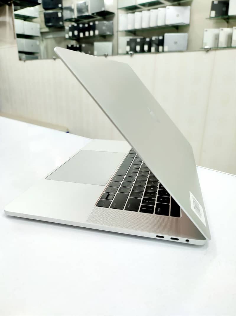 MacBook Pro 2017 15" Core i7 16\512 4GB Card at ABID COMPUTERS MULTAN 8