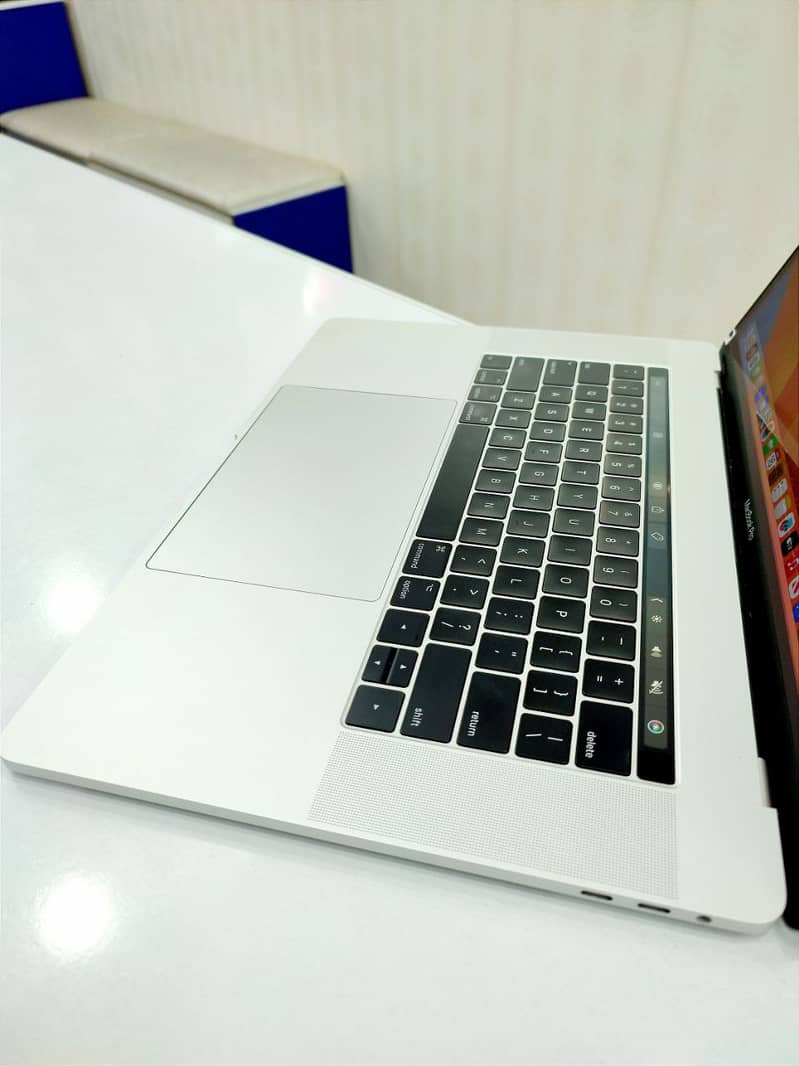 MacBook Pro 2017 15" Core i7 16\512 4GB Card at ABID COMPUTERS MULTAN 11