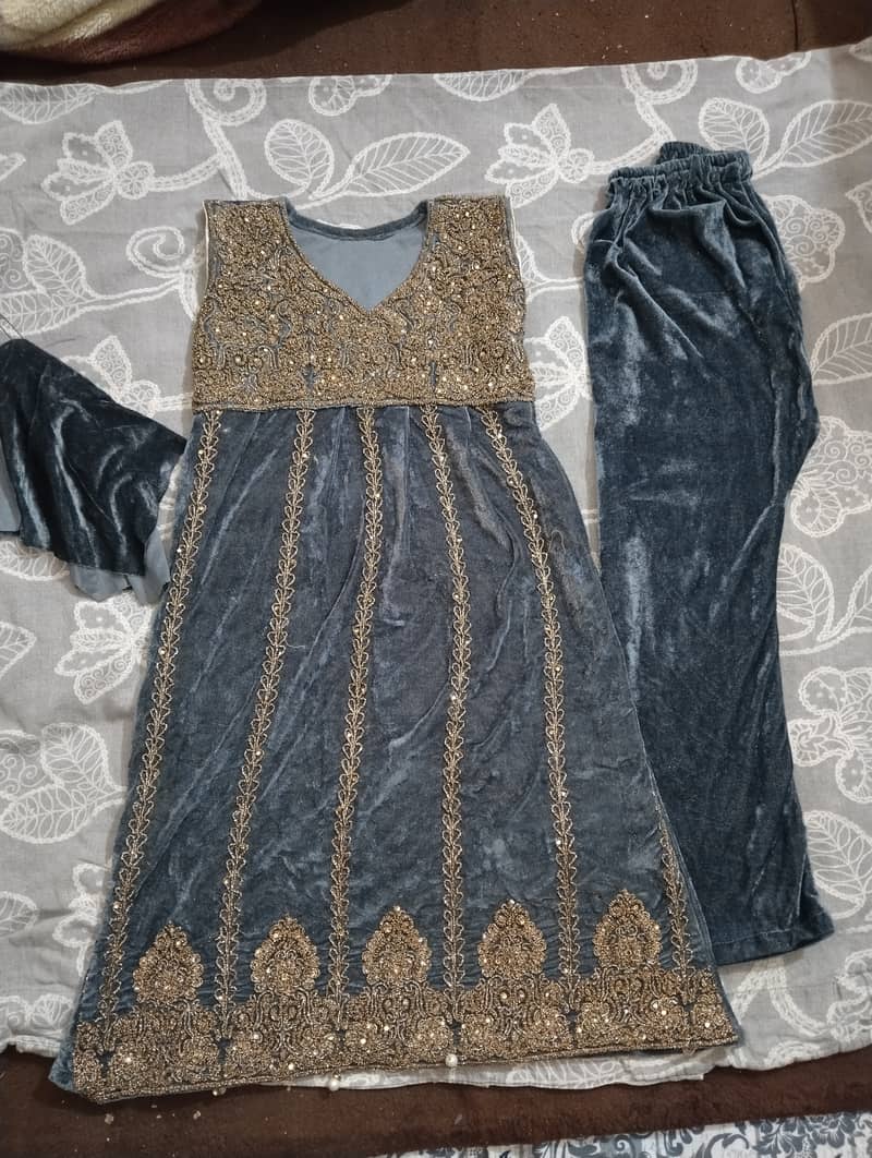 Fancy velvet dress for urgent sale 2