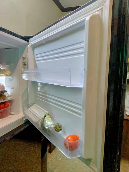 KENWOOD refrigerator like new 18CFT black glass door inveter 1