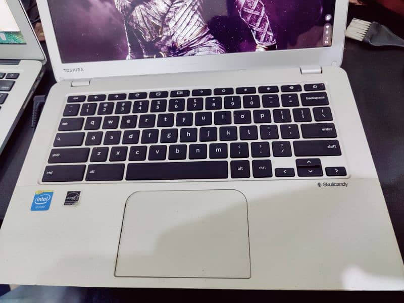 Chromebook Toshiba- 4k resolution 1