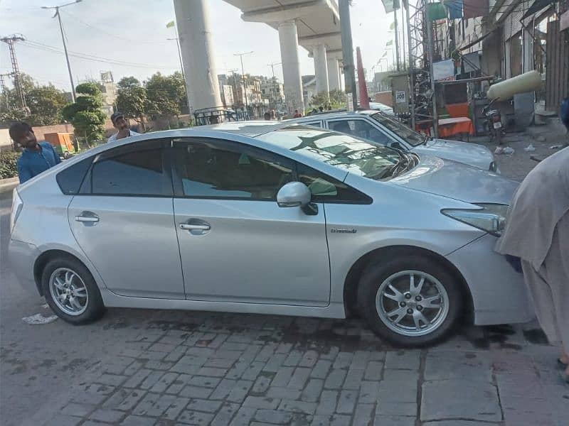 For sale  Demand 4.70 Million Toyota Prius S Touring Model # 2014/11 5
