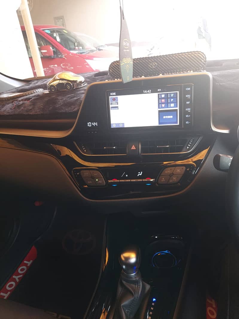 Toyota C-HR G-LED 2018 1