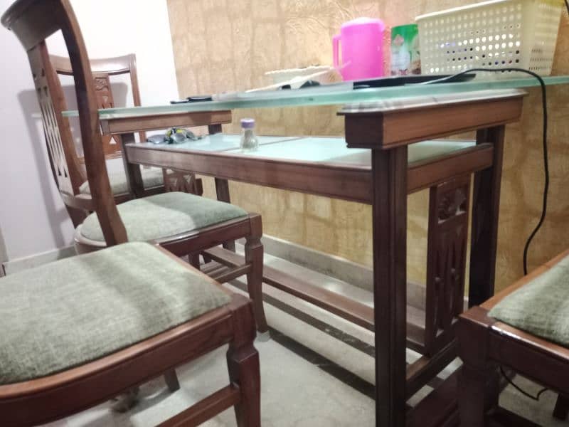 dining table with  6 chairs 0