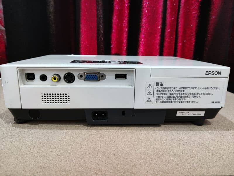 Epson EMP-1715 LCD projector 5