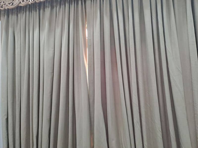 used diffrent clr of curtains 1