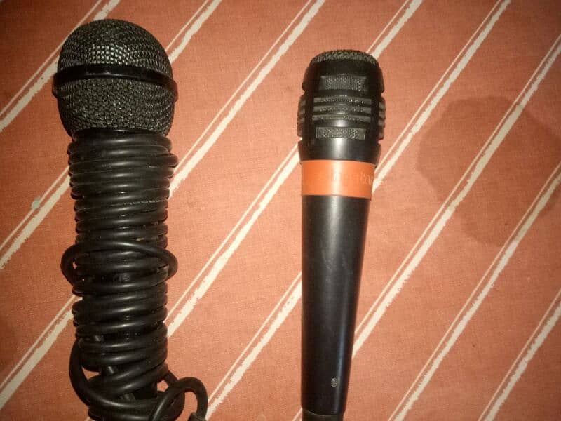 Speakers & Mic 9