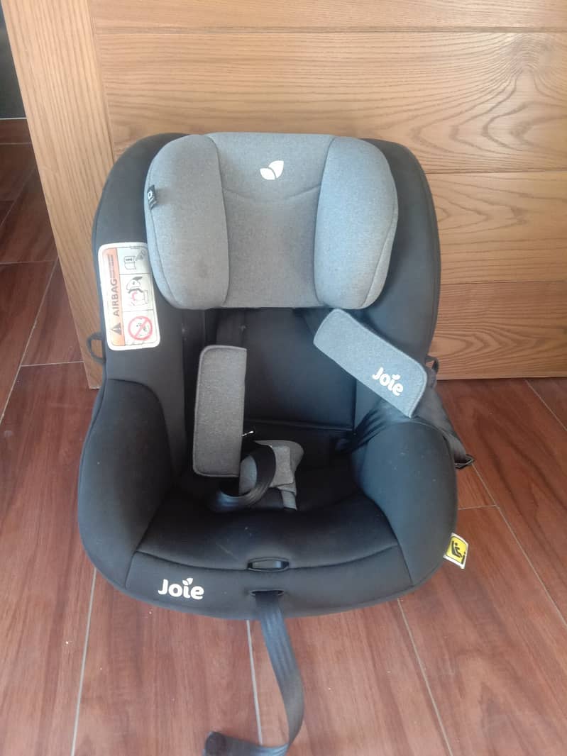 Joie's car seat (newborn- 4 yrs) 0