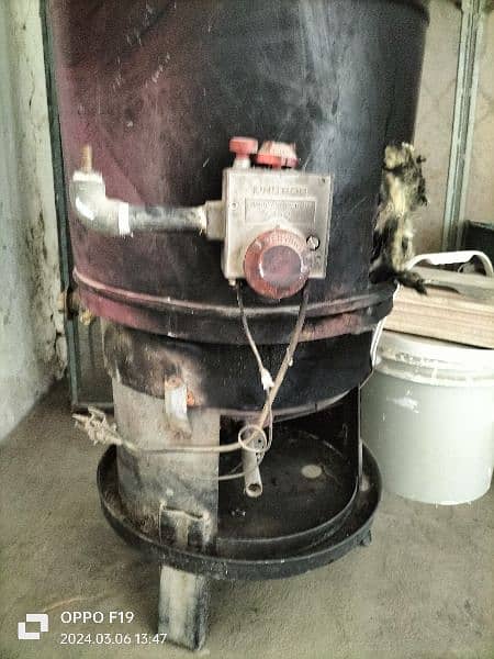 Used Gas Geyser, Working Condition 40 gallan 1