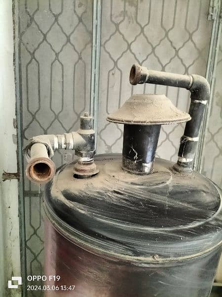 Used Gas Geyser, Working Condition 40 gallan 3
