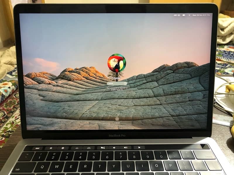MacBook Pro 2017 touchbar 16gb ram 512gb ssd 1