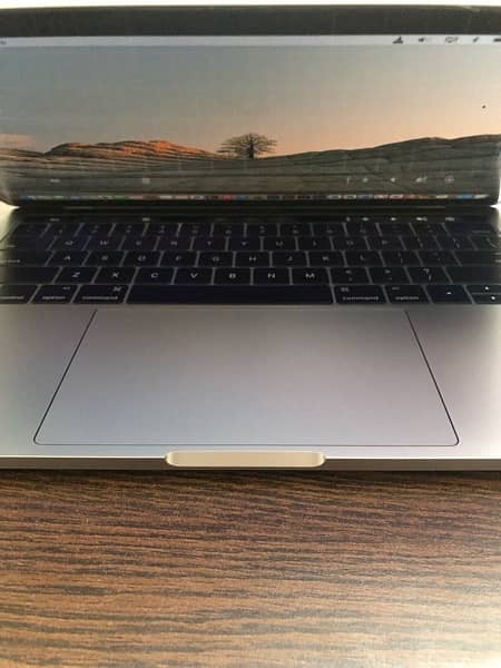 MacBook Pro 2017 touchbar 16gb ram 512gb ssd 4