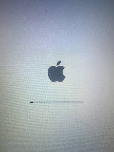 Apple 2009 unibody MacBook, 4GB ram, 2.26 Intel Core 2 Duo,MacOS 10 8