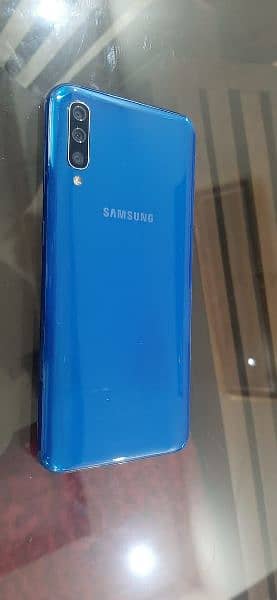 Samsung Galaxy A50- 4 GB RAM 128 GB ROM 5